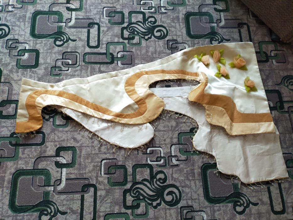 Продам ламбрекен за 6000т новый 3метра