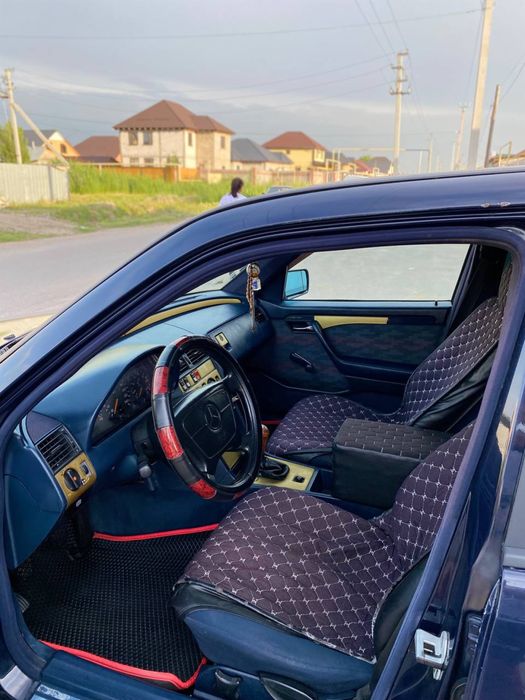 Продам машину мерседес 180
