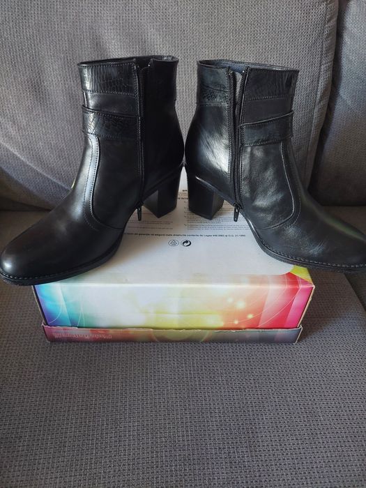 Ghete scurte piele mărimea 40