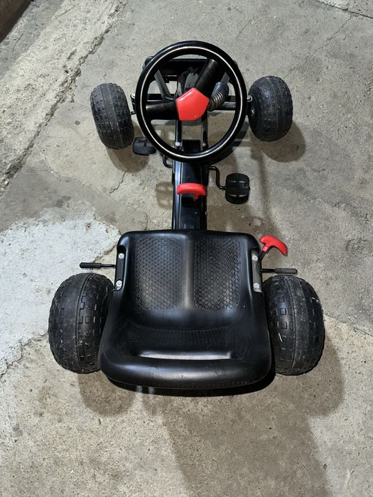 Kart cu pedale pentru copii