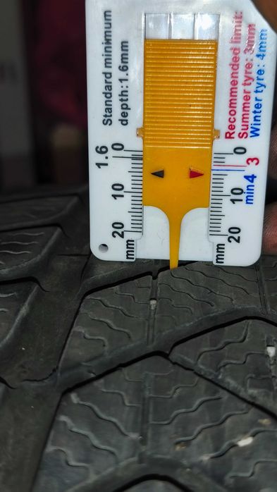 Продавам 4 зимни гуми Pirelli SottoZero 3 225/50/18 99H