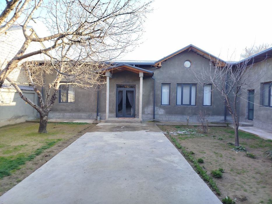 Ховли уй сотилади.