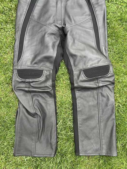 Pantaloni moto piele naturala de dame marca FLM marimea 46 (xl)