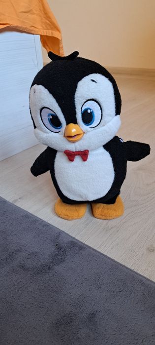 Интерактивен пингвин танцуващ