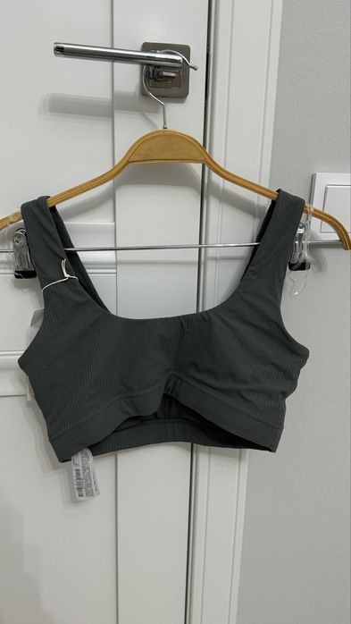 Топ зеленый от Oysho