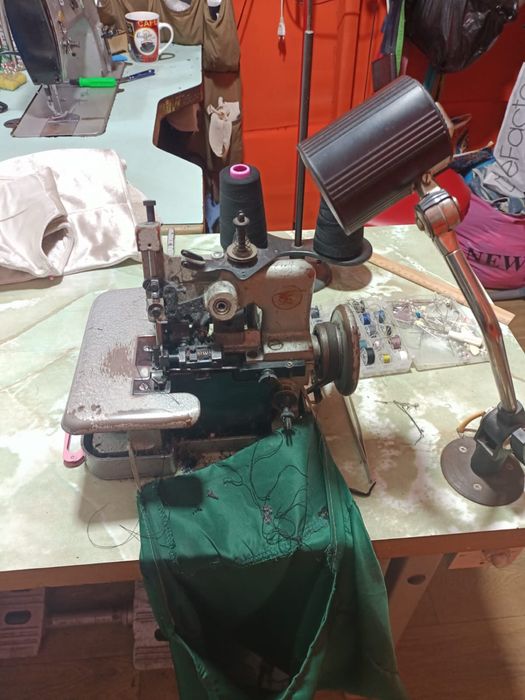 Продам. Оверлок..