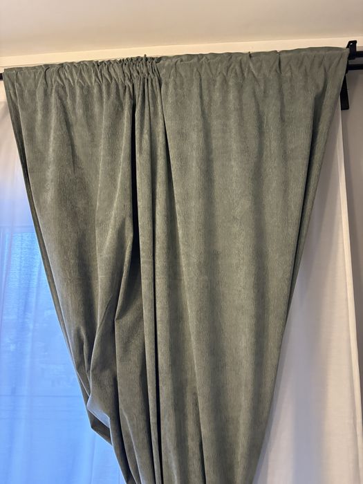 Vand un set de draperii culoare verde
