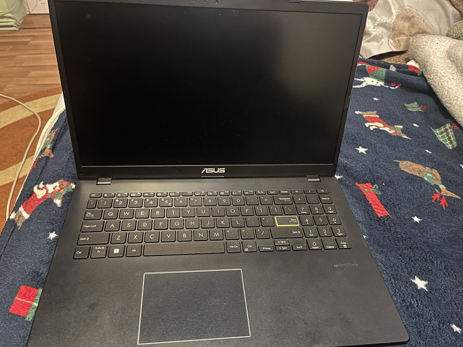Laptop Asus,i5,8 GB RAM,SSD256 GB-functional, încărcător inclus,urgent