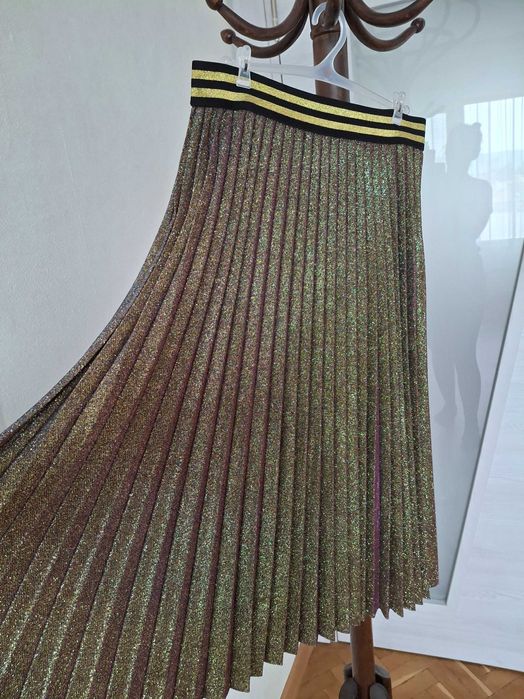 Блестяща плисирана пола