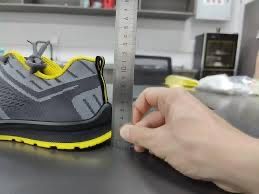 Продаю спец обувь мужской