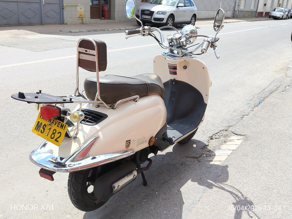 Vând scuter BTC Grande Retro