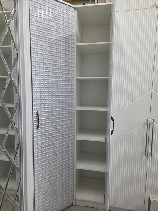 Продам угловой шкаф