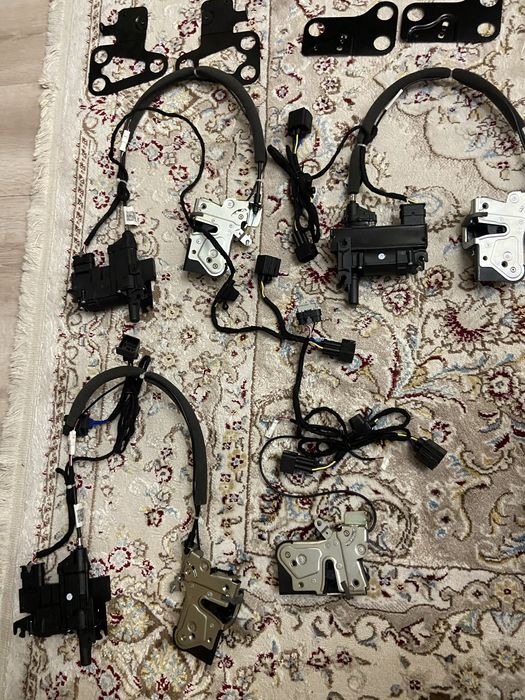 Доводчики дверей на Geely Monjaro