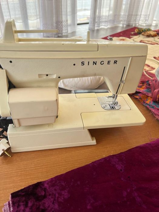 Швейная машинка Zinger