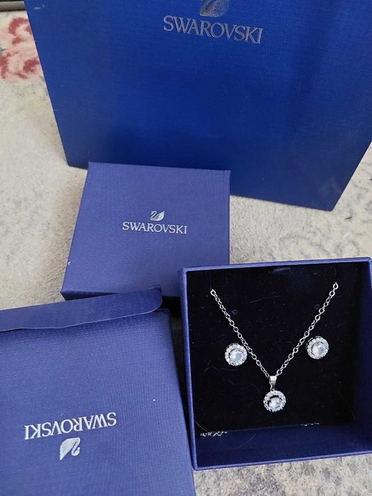 Set nou de bijuterii swarovski cercei si colier cu punga si cutie cado