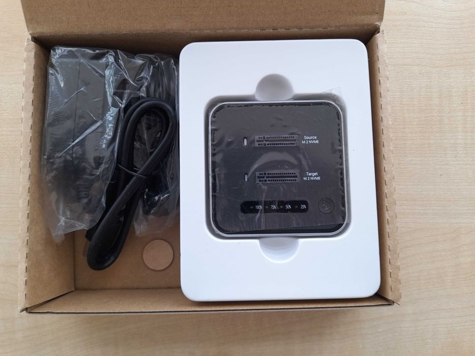 Dual Bay M.2 SSD Docking Station NVMe cu Functie de Clonare Offline pentru 2 Discuri SSD M.2 NVMe PCIe, Adaptor USB-C 3.2 - nou sigilat - 390 Lei