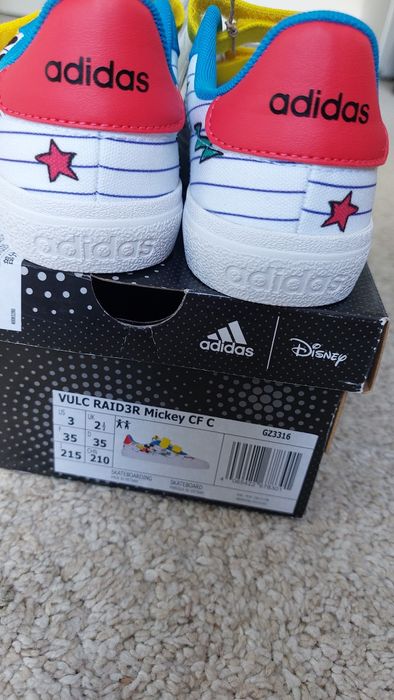 Adidași Adidas Vulc Raid3R Mickey Mărime 35/22 cm interior.