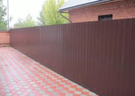 Установка забора  с профлиста
