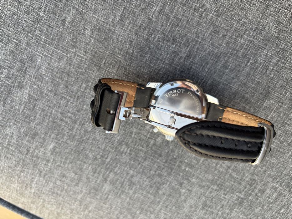 Tissot PRS 200 Chronograph – cadran negru rar, ace galbene, brățară sport, stare foarte bună