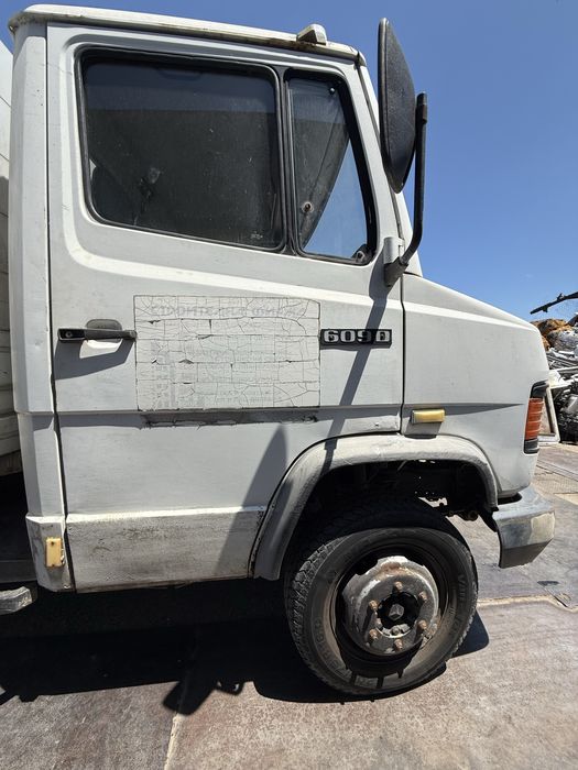 Мерцедес 609 на части