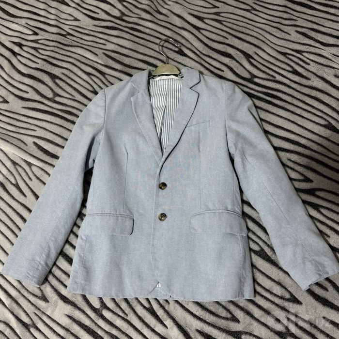 Продам пиджак h&m для мальчика бледно голубого цвета