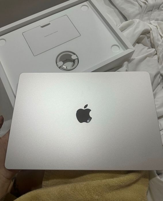 Продам MacBook  в идеальном состоянии