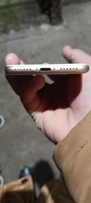 Продам айфон 8 договорная