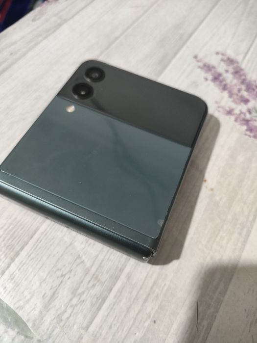 Samsung galaxy Z Flip 3