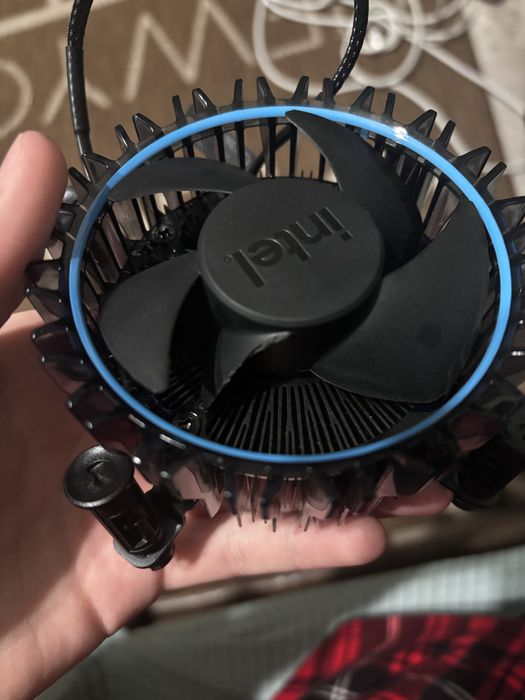 Кулер на процессор intel ориг