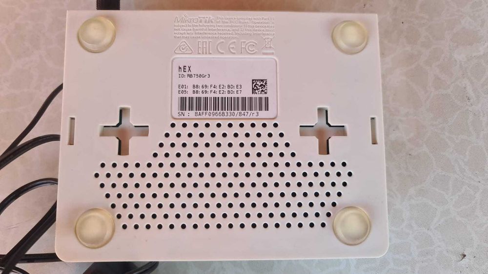 Маршрутизатор MikroTik hEX RB750Gr3