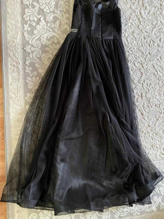 продам платья для девочки вечернее