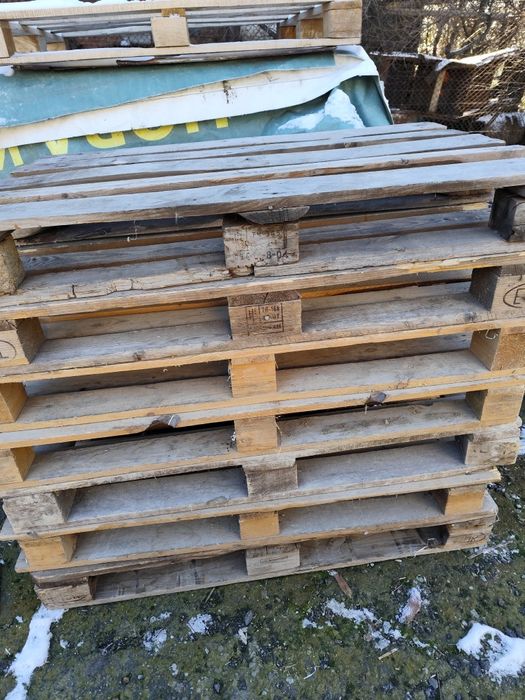 Продавам палети и скари