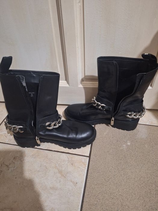 Ghete Guess folosite prea puțin!