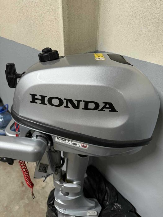 Продавам надуваема лодка ЗАНДЕР 330 С ДВИГАТЕЛ И КОЛЕСАР