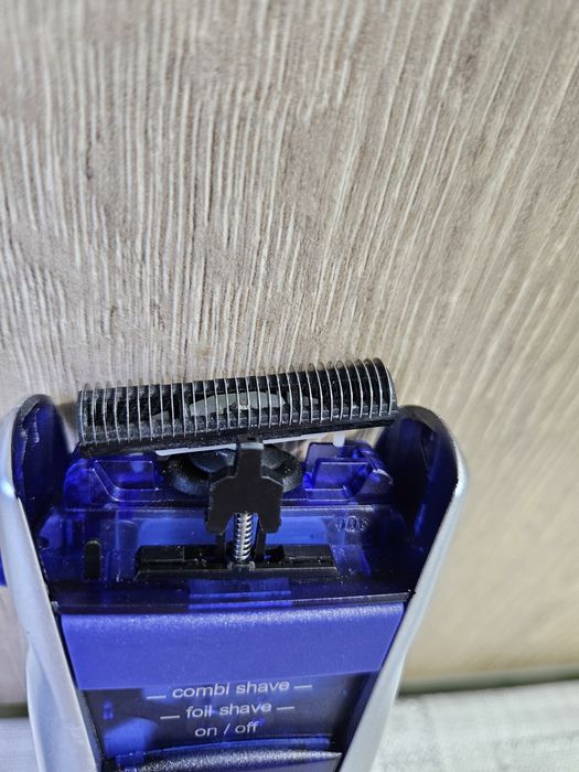 Mașină de bărbierit Braun 3773 ( la priza si acumulator)