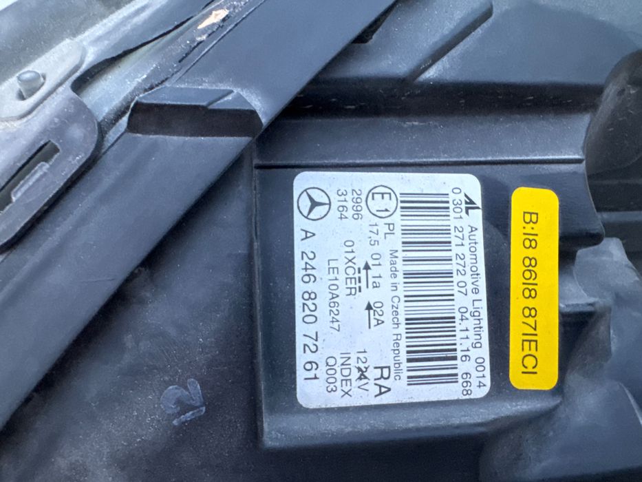 Фар за Мерцедес w246