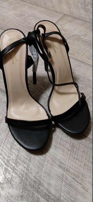 Срочно классическая обувь