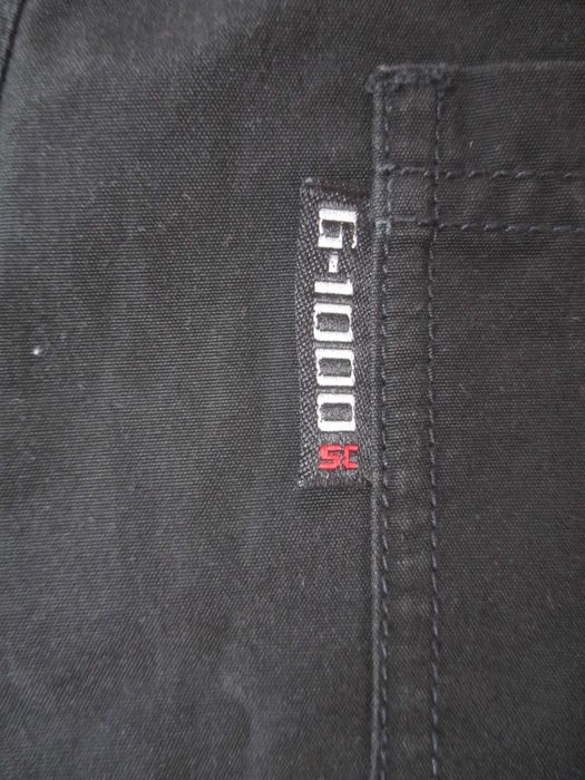Pantalon bermude Fjall Raven, masura 40, material G-1000(65%polyester+35%bumbac), culoare neagra, stare f. buna (simbolul de pe crac este usor uzat)