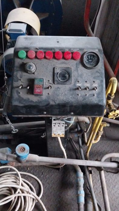 Прицетегі ППУ 1600/100 қондырғысы сатылады.