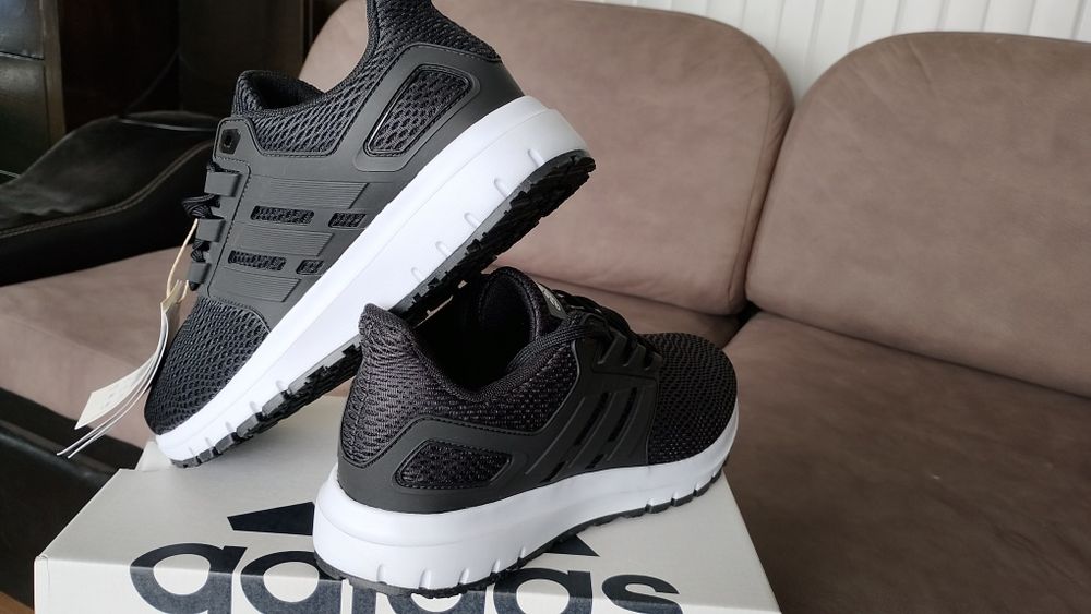 Маратонки Адидас Само пробвани с кутия 42 номер