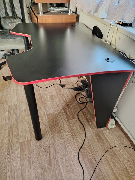 Продам стол для пк