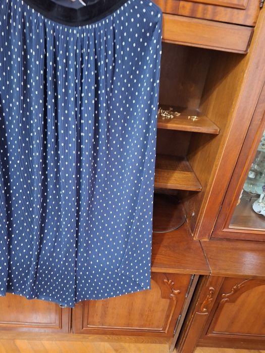 Vând pantaloni se catifea tip salvării pana la genunchi,  fusta panta