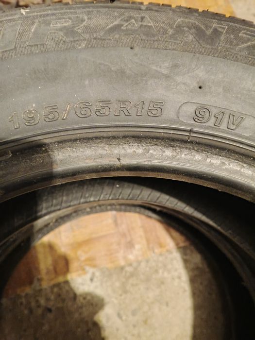 Vând 2 cauciucuri vara  Bridgestone