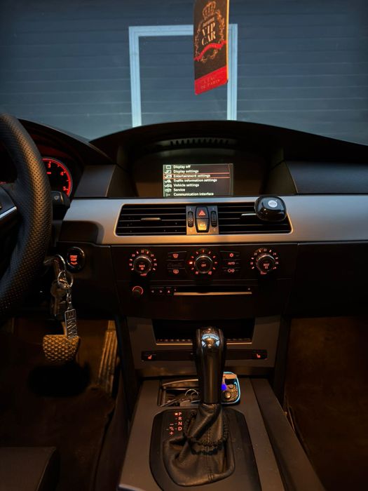 Vand sau schimb cu ceva mai nou bmw seria 5 E60 din anul 2005