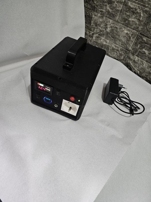 Baterie portabila cu priza 220v