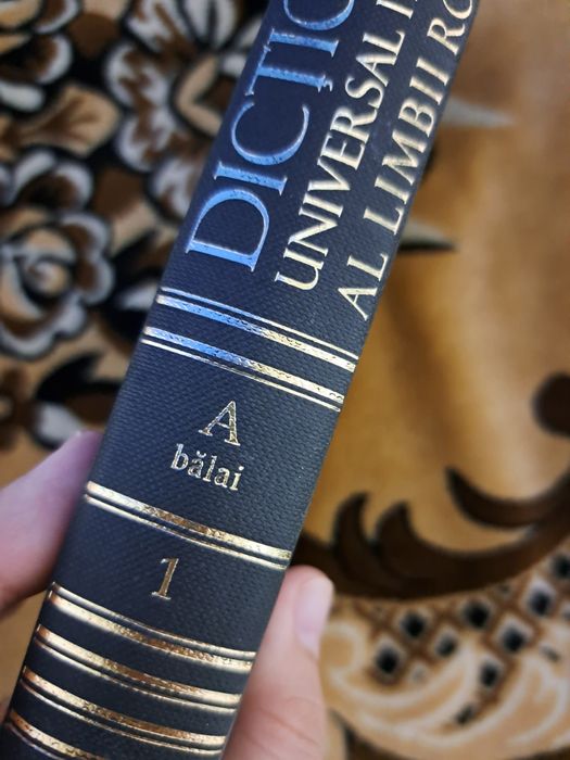 Dicționare universale ilustrate ale limbii române de la Editura Litera