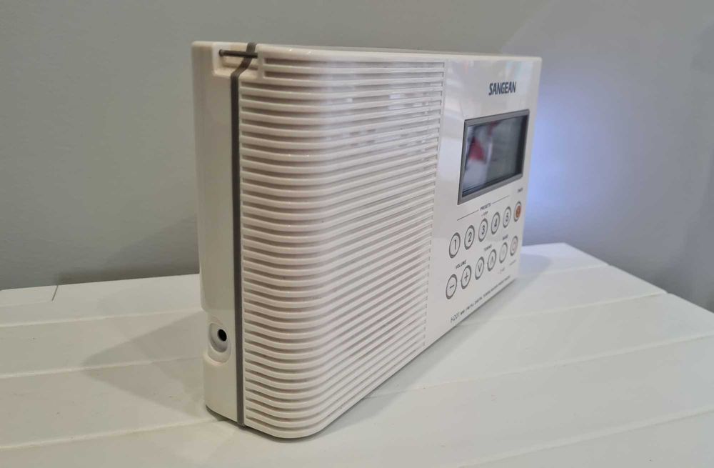 Преносимо влагоустойчиво радио Sangean H201