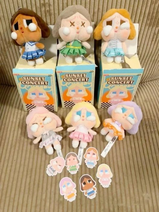Crying Again Pop Mart плюшена играчка ключодържател, 16cm
