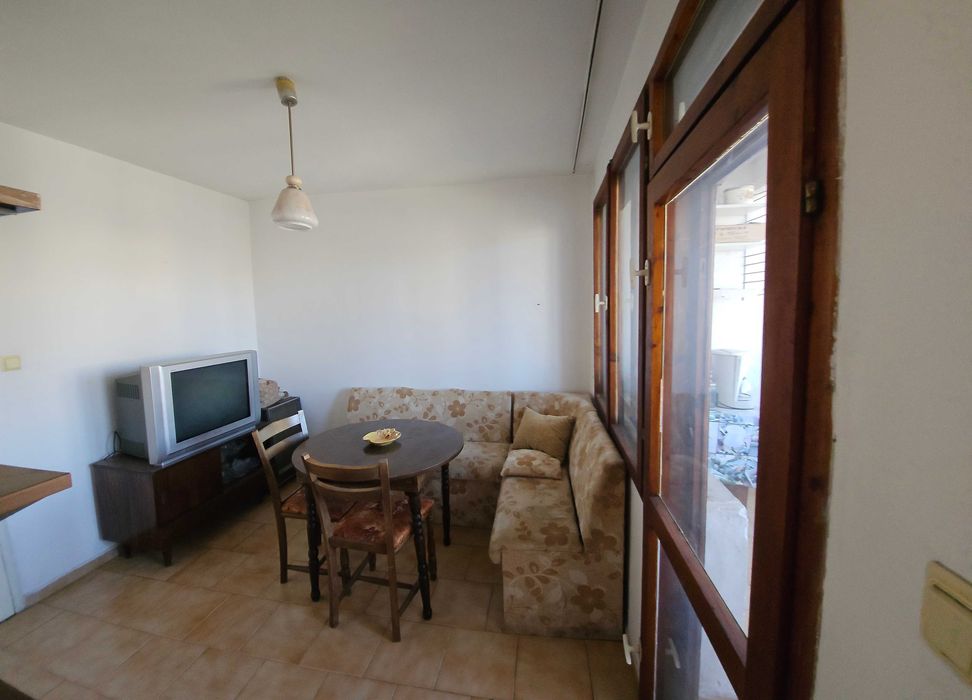 Просторен тристаен, тухлен до Зимно кино Тракия