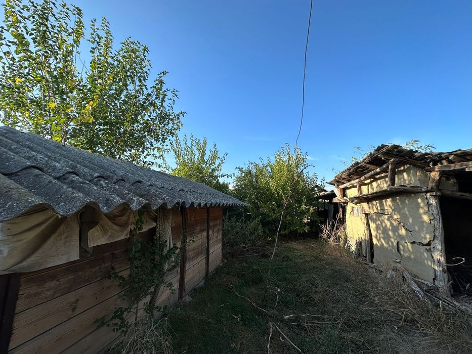 Teren intravilan + casa de locuit Fulga